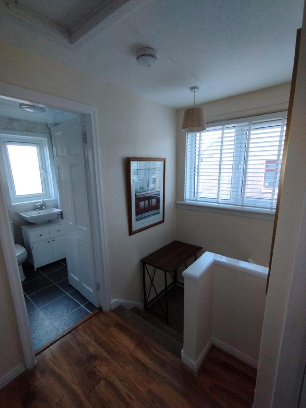 Villa 3 Bed House In - Private Parking