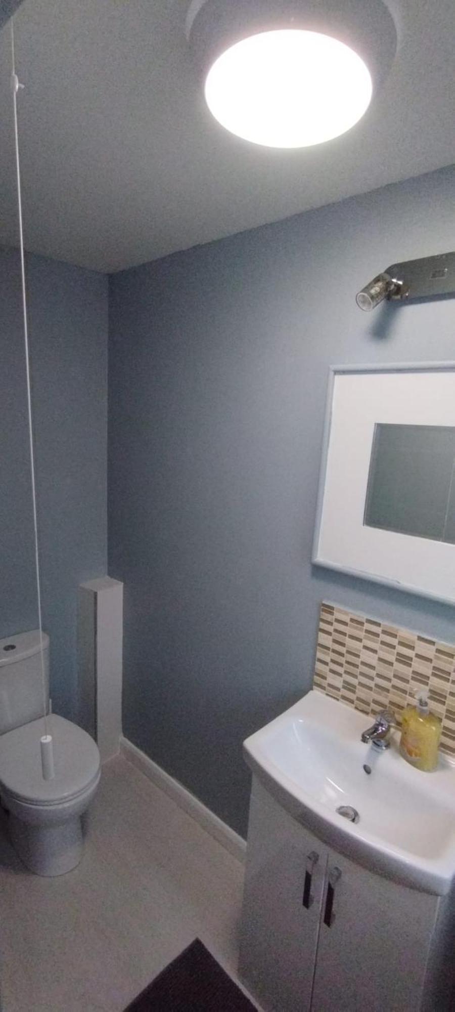 Villa 3 Bed House In - Private Parking *