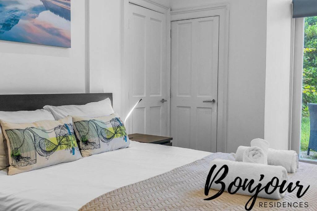 Clichy Ground Floor 1br-1 Ba, Shared Garden Access By Bonjour Residences