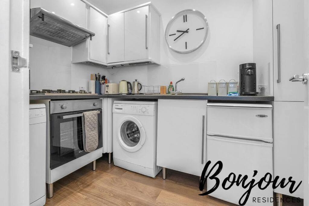 Clichy Ground Floor 1br-1 Ba, Shared Garden Access By Bonjour Residences Apartment Edinburgh