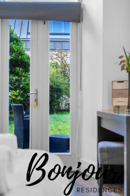Apartment Clichy Ground Floor 1br-1 Ba, Shared Garden Access By Bonjour Residences *