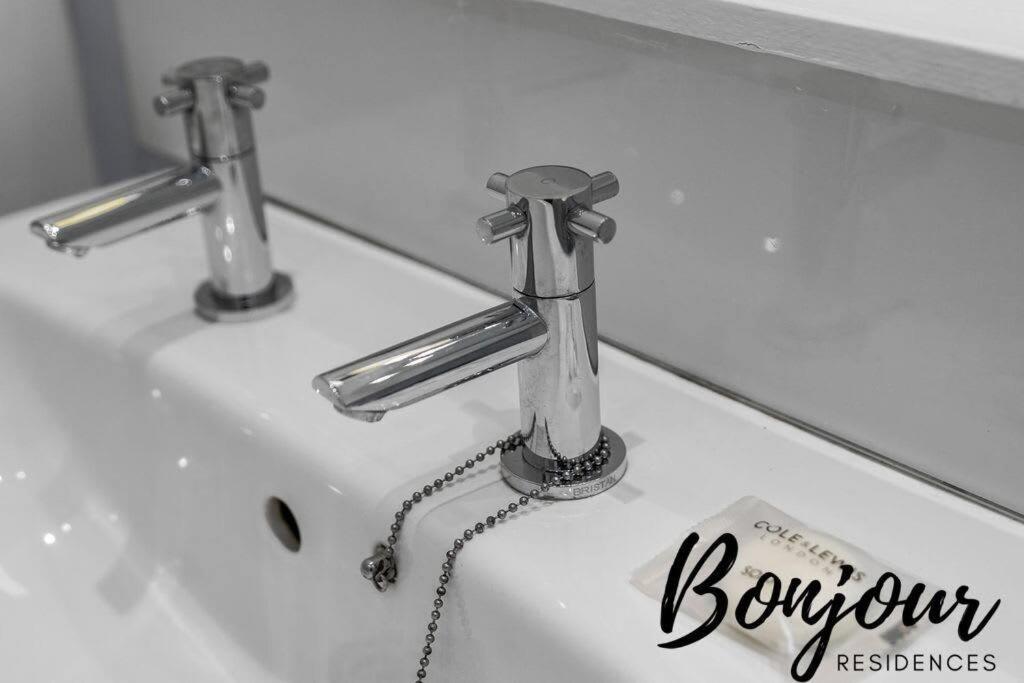 Clichy Ground Floor 1br-1 Ba, Shared Garden Access By Bonjour Residences *
