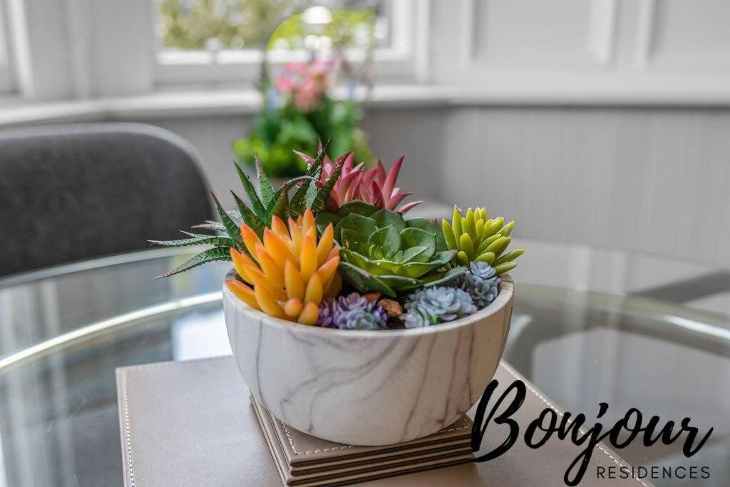 Clichy Ground Floor 1br-1 Ba, Shared Garden Access By Bonjour Residences Apartment