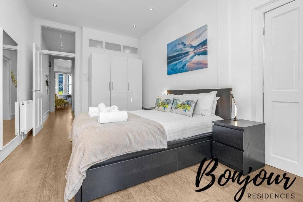 Clichy Ground Floor 1br-1 Ba, Shared Garden Access By Bonjour Residences *