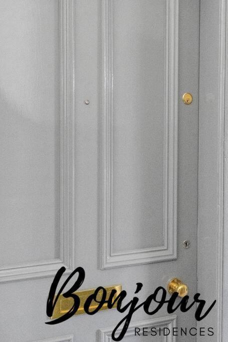Apartment Clichy Ground Floor 1br-1 Ba, Shared Garden Access By Bonjour Residences
