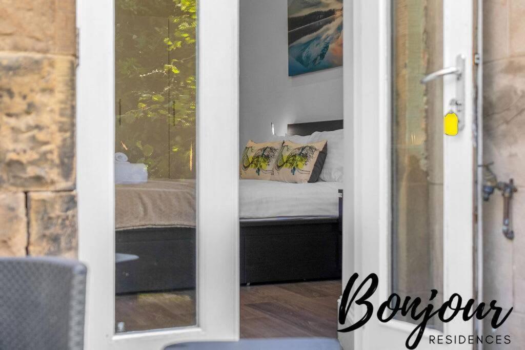 Clichy Ground Floor 1br-1 Ba, Shared Garden Access By Bonjour Residences Apartment *
