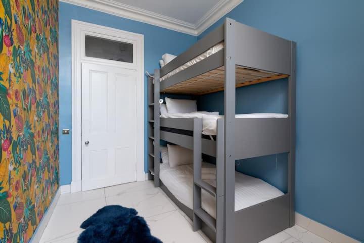 Apartment Spacious Modern Centre Castle Views *