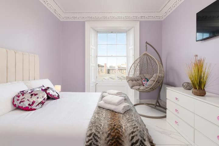 Spacious Modern Centre Castle Views Apartment Edinburgh