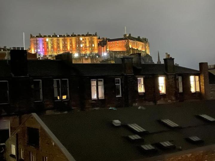 Spacious Modern Centre Castle Views * Edinburgh