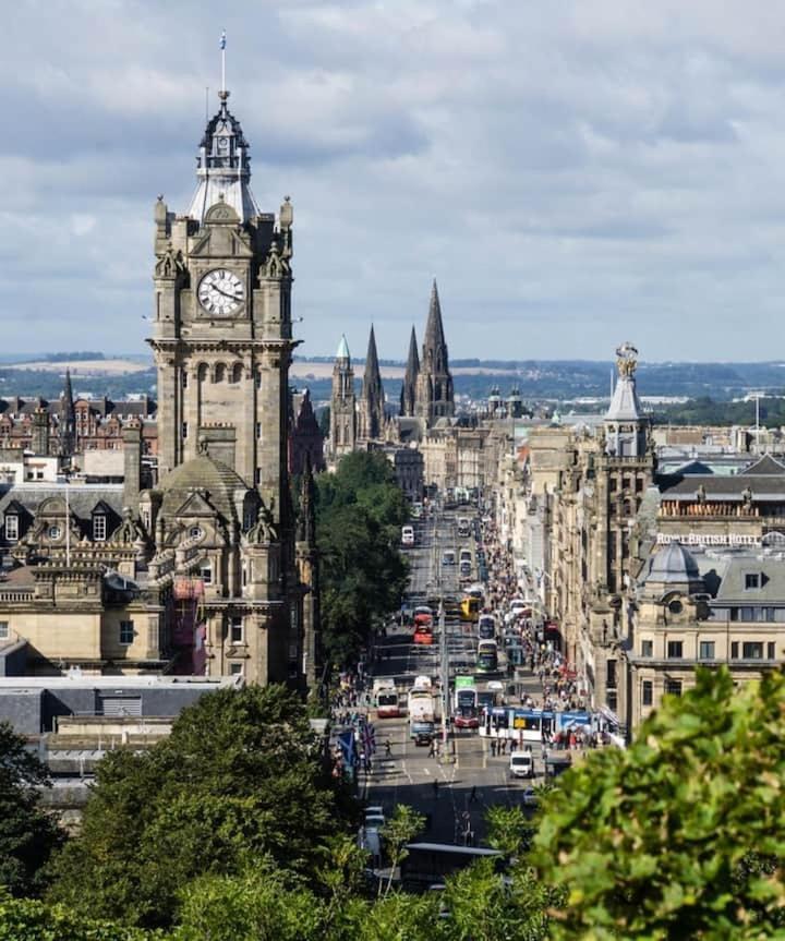 Spacious Modern Centre Castle Views Edinburgh
