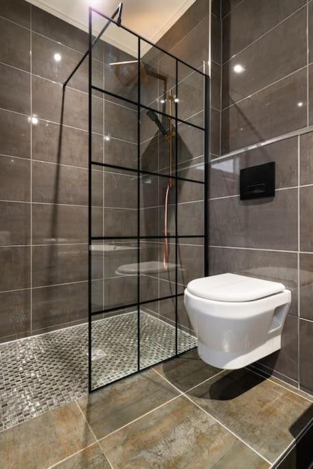 Spacious Modern Centre Castle Views Apartment *