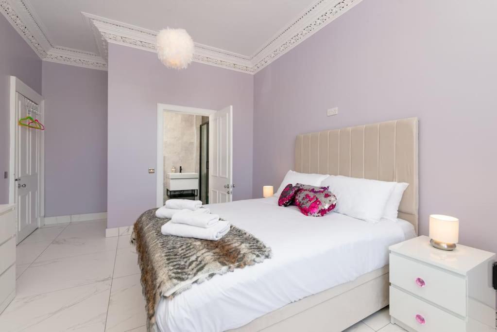 Apartment Spacious Modern Centre Castle Views