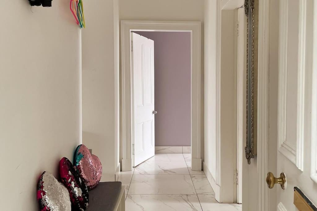 Apartment Spacious Modern Centre Castle Views Edinburgh