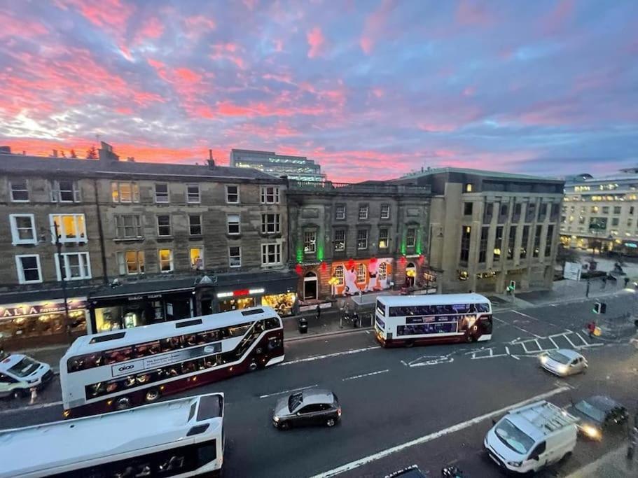 Spacious Modern Centre Castle Views * Edinburgh