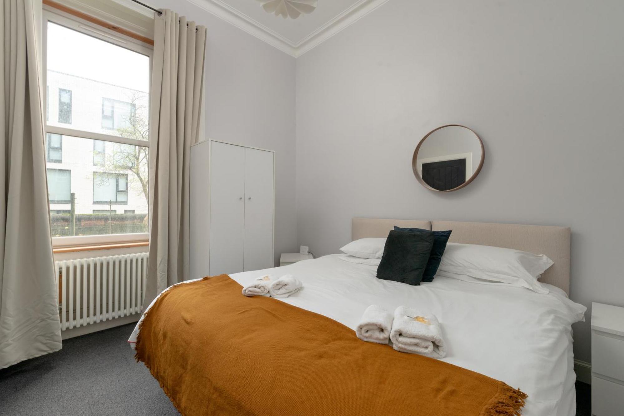 Apartment Pass The Keys Main Door 3 Bed With Free Parking Edinburgh
