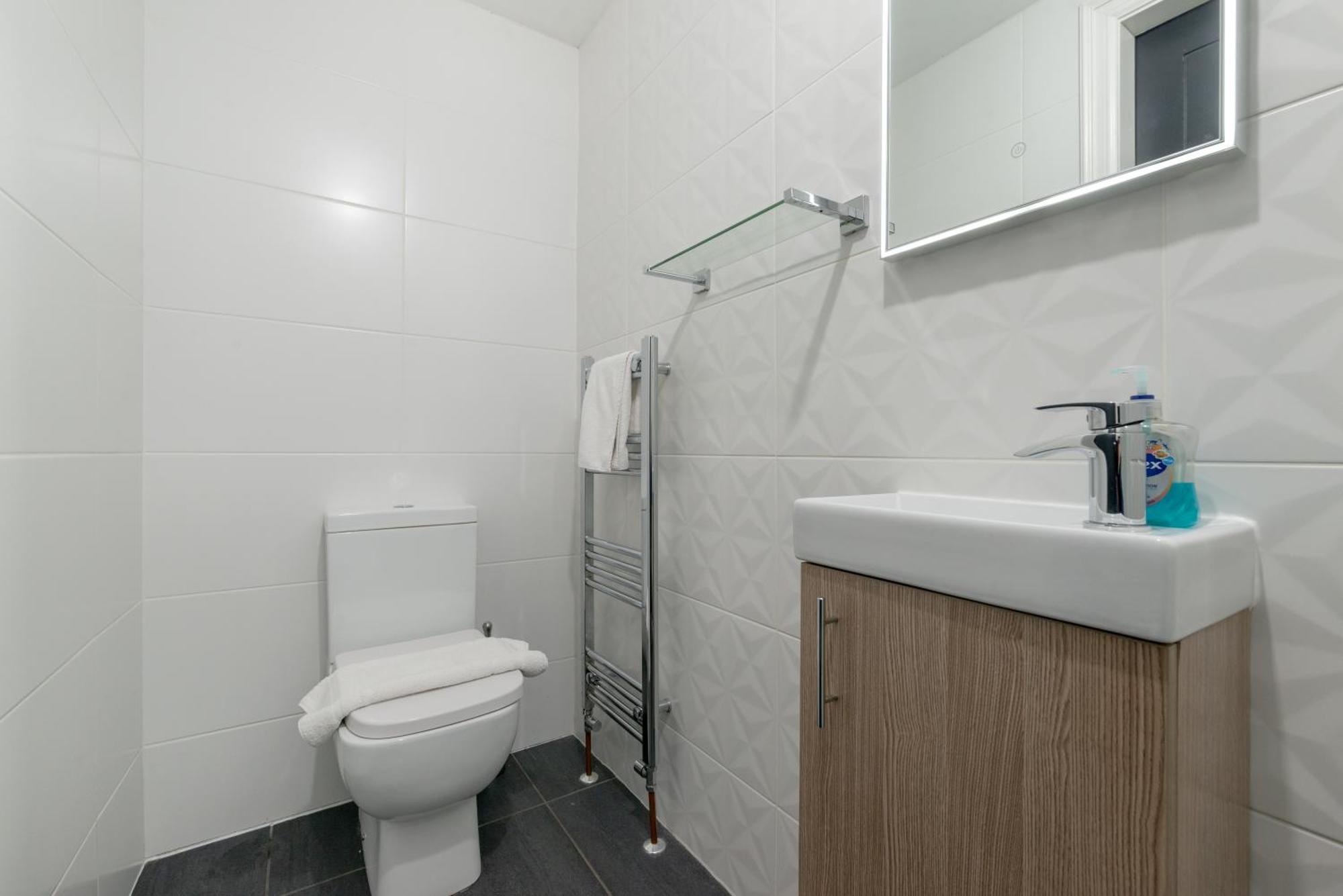 Pass The Keys Main Door 3 Bed With Free Parking Apartment Edinburgh