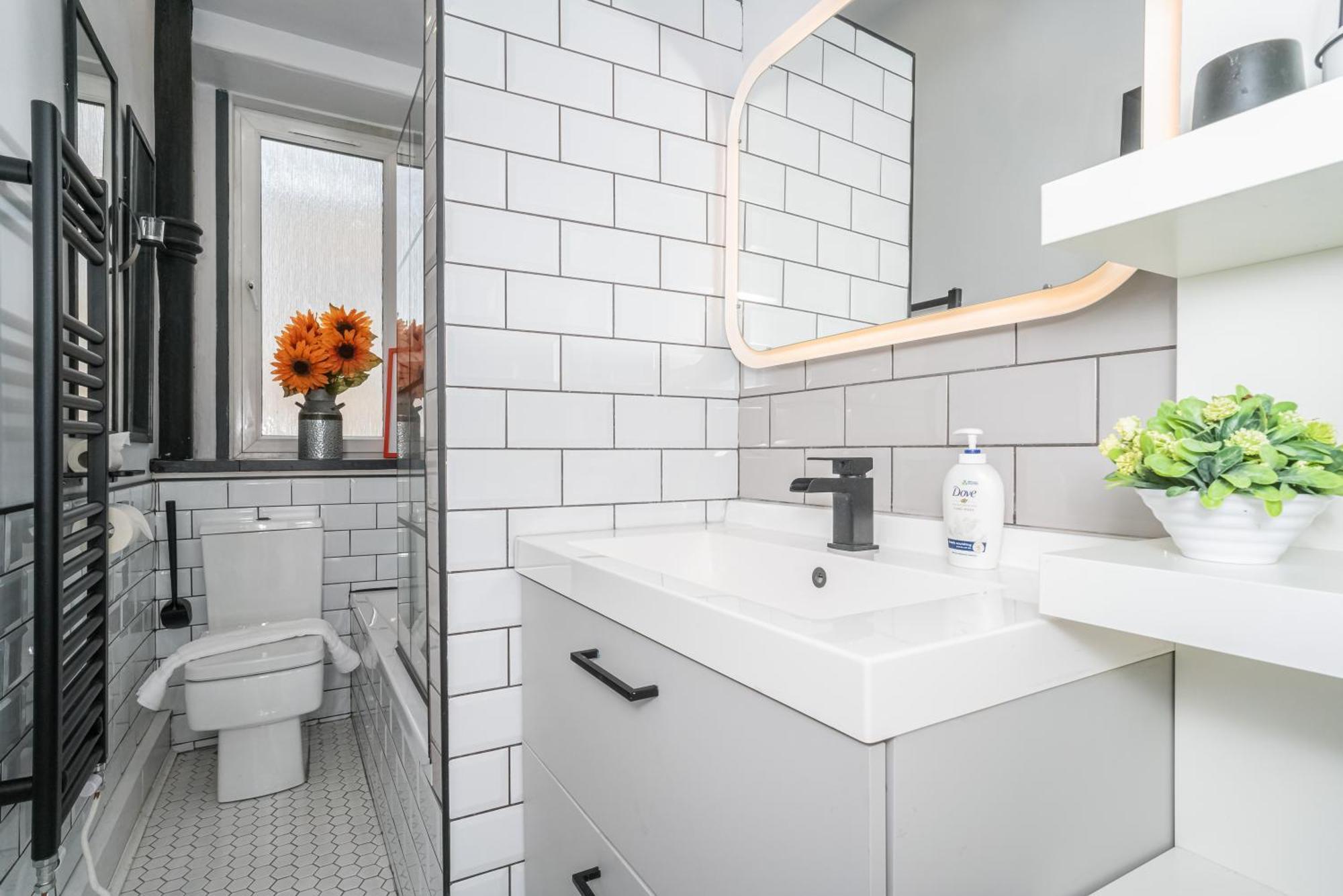 Apartment Pass The Keys Trendy Historic Flat Sleeps 4 To 6 Near Leith Shore