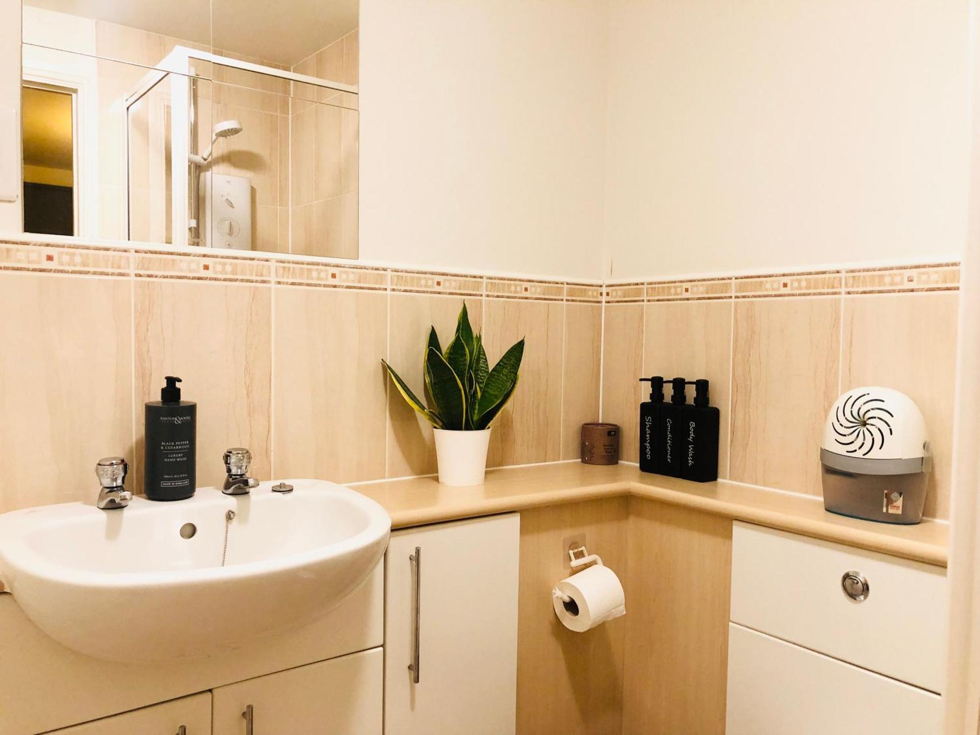 Apartment Spacious Centre Flat Free Parking& Superfast Wifi