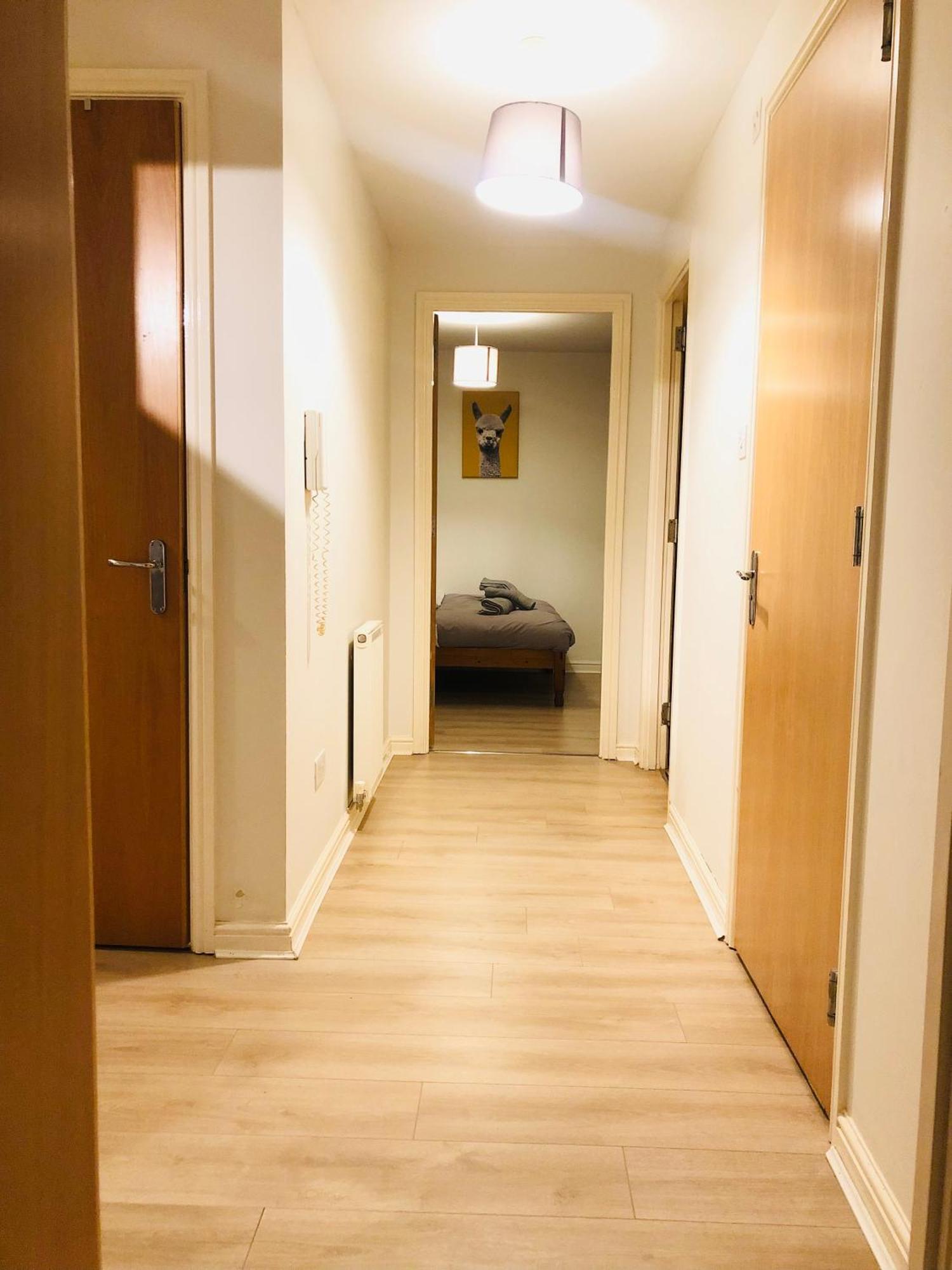 Spacious Centre Flat Free Parking& Superfast Wifi *