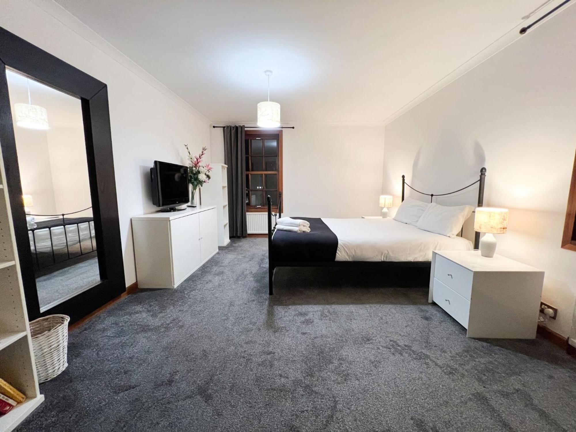 2br Flat Historic Centre Sleeps 5 Apartment Edinburgh