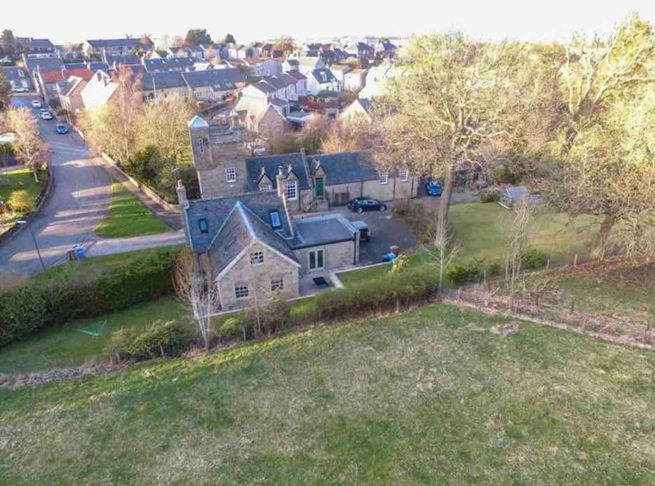 The Gate House - 3 Bed & Parking Villa *
