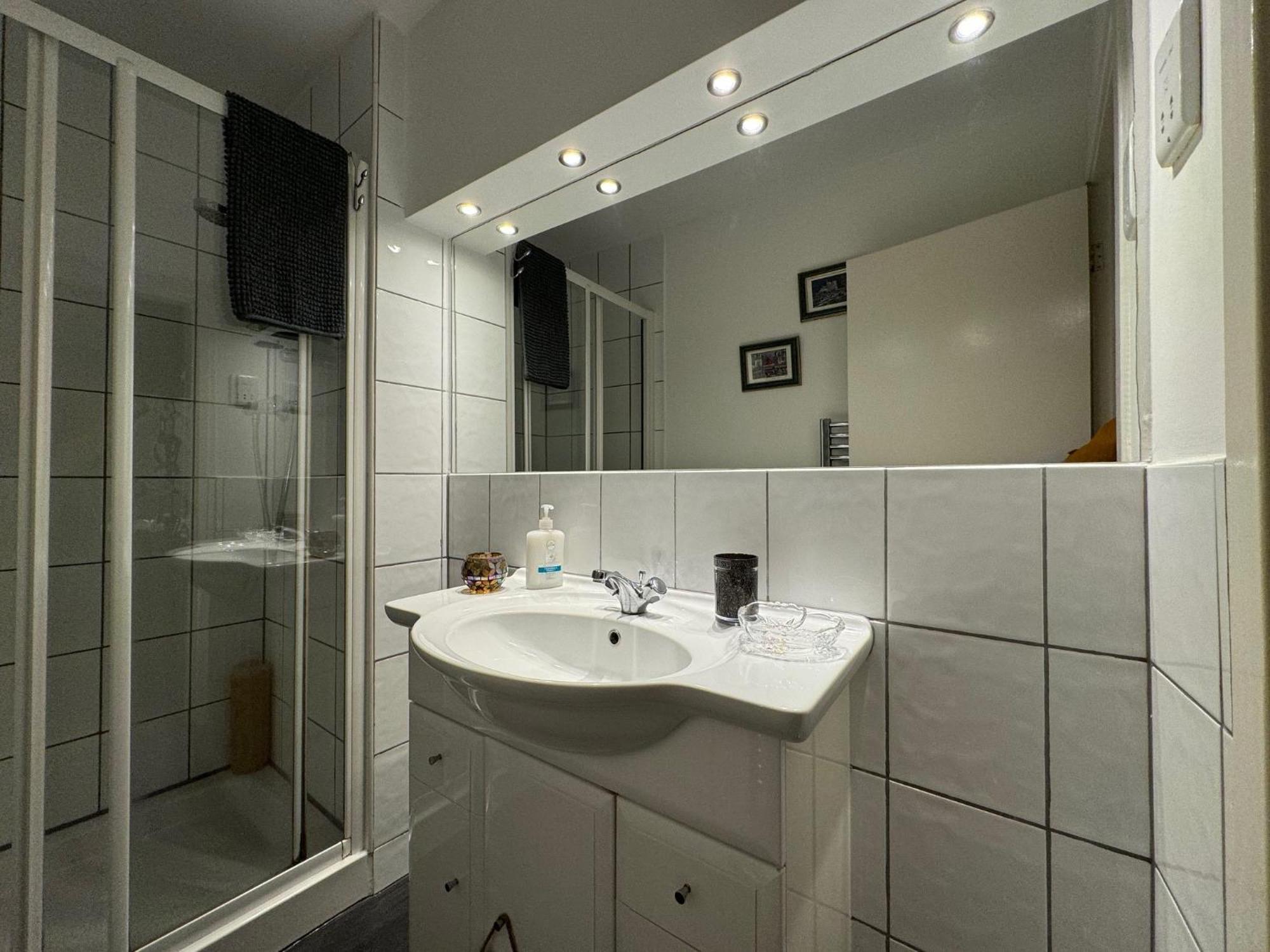 Two Bedroom With Free Side Street Parking 24 EDI