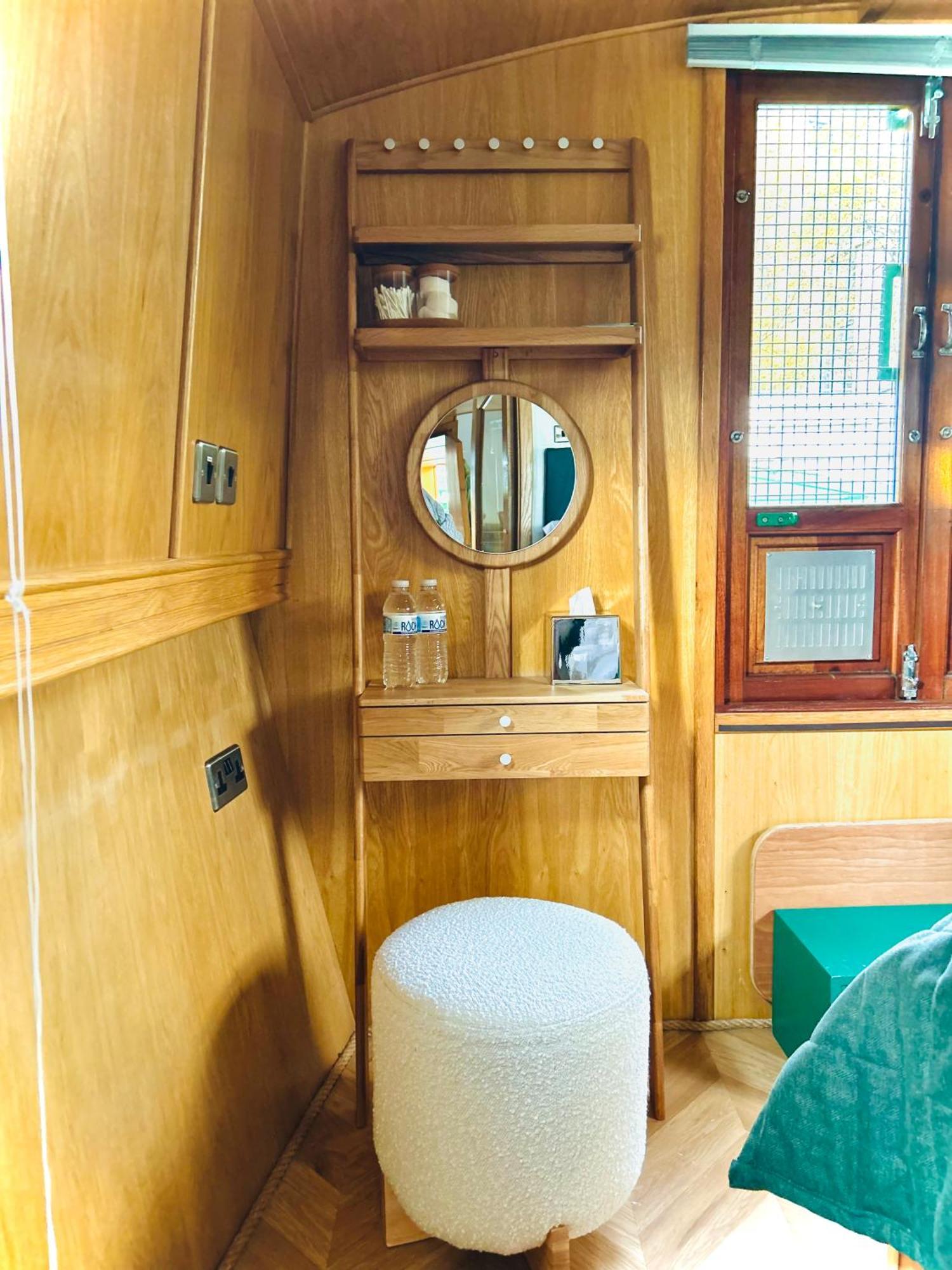 Botel - Houseboats 4*