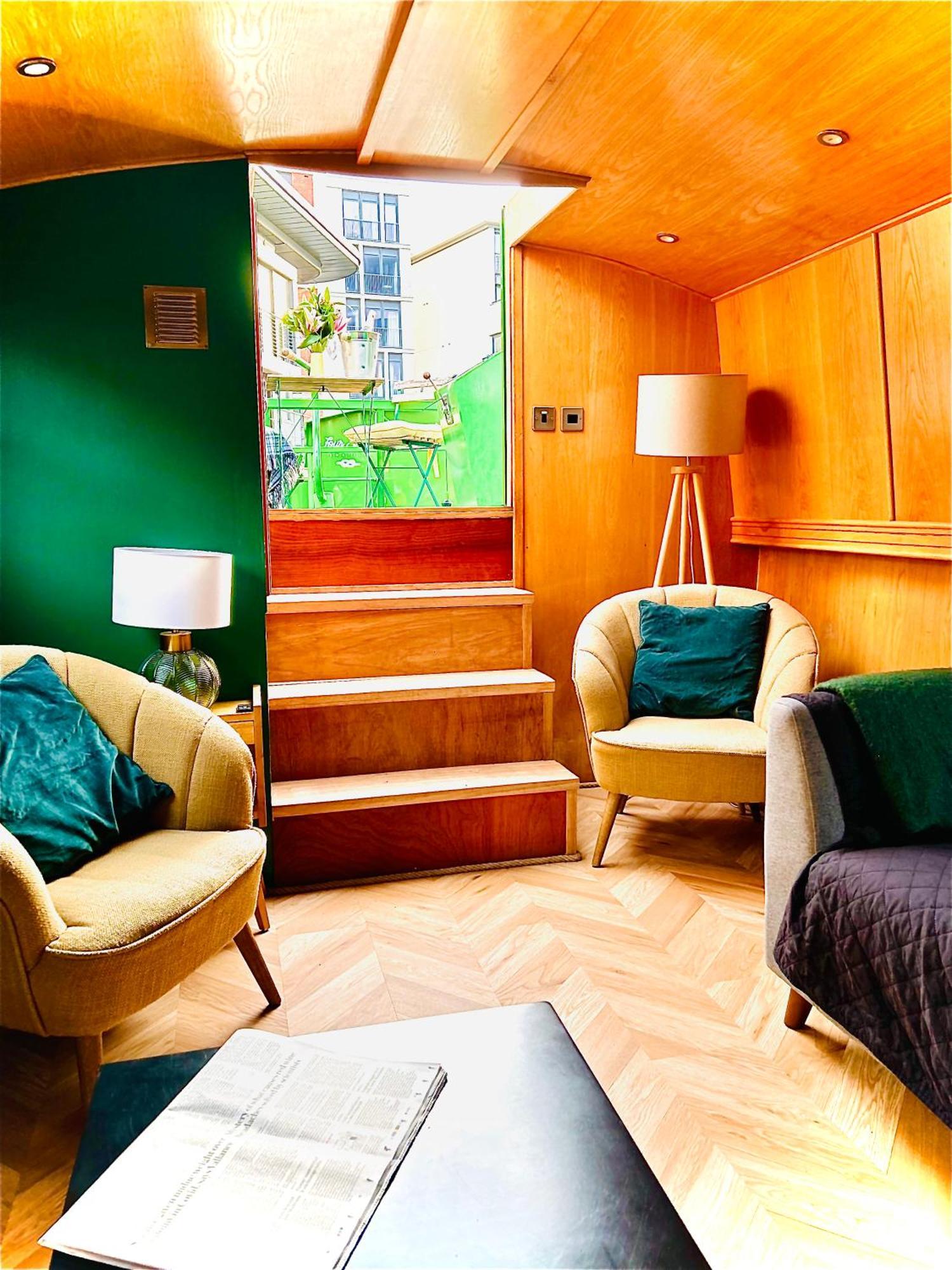 Botel - Houseboats