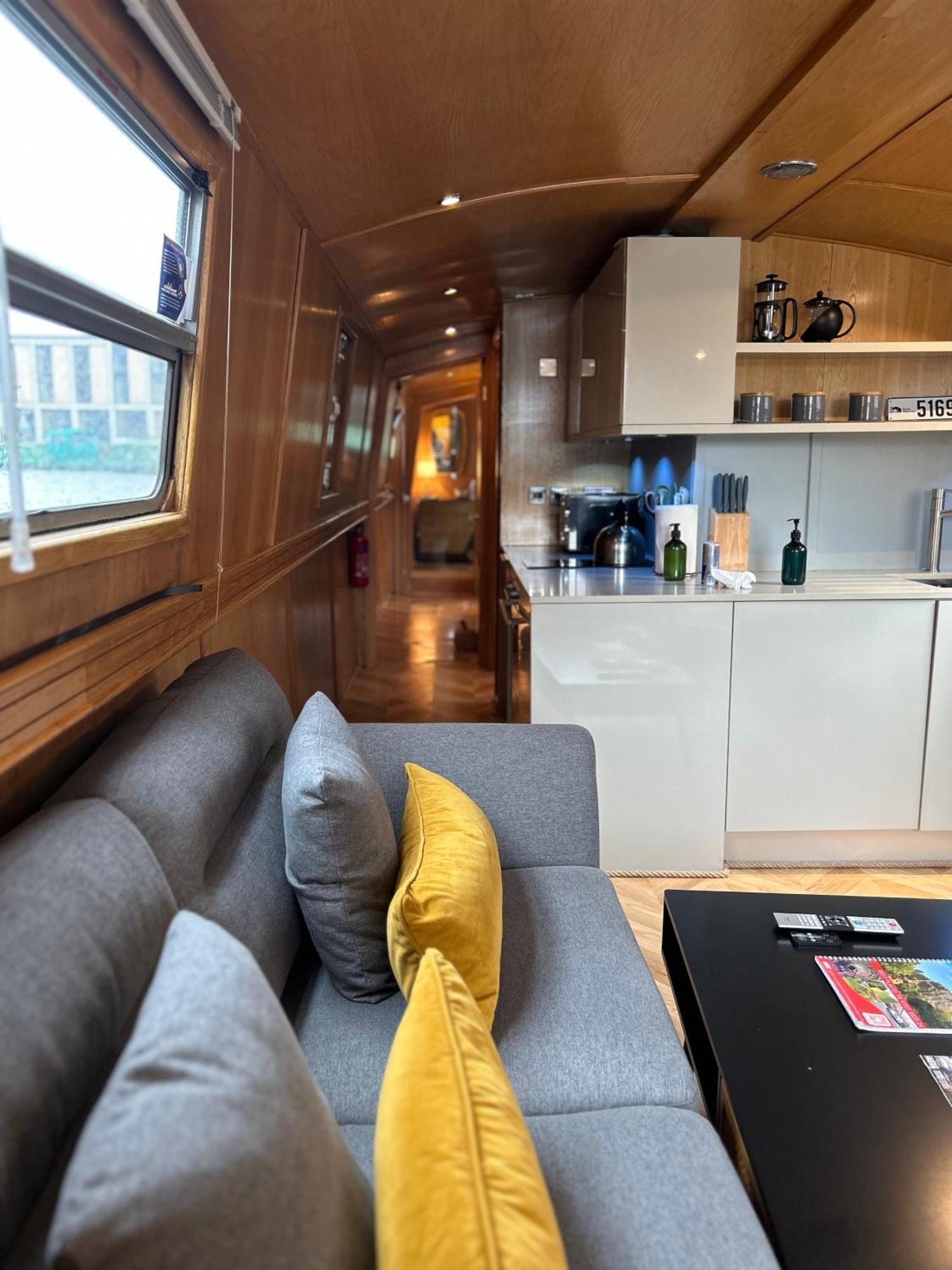 - Houseboats Edinburgh