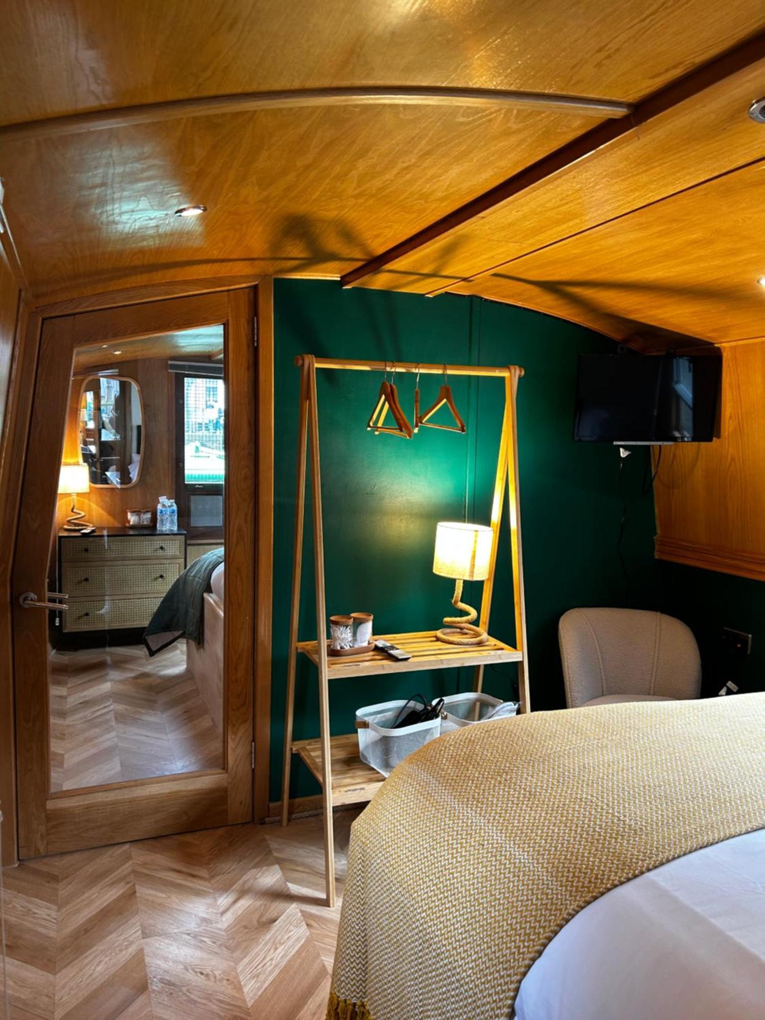 - Houseboats 4* Edinburgh