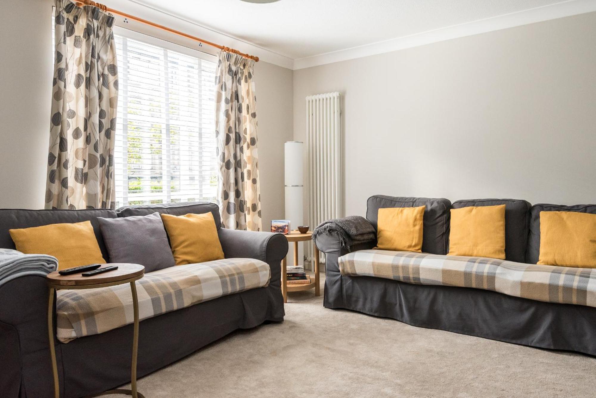 Cosy Roseburn Apartment, - 2 Bedrooms, Free Parking * Edinburgh