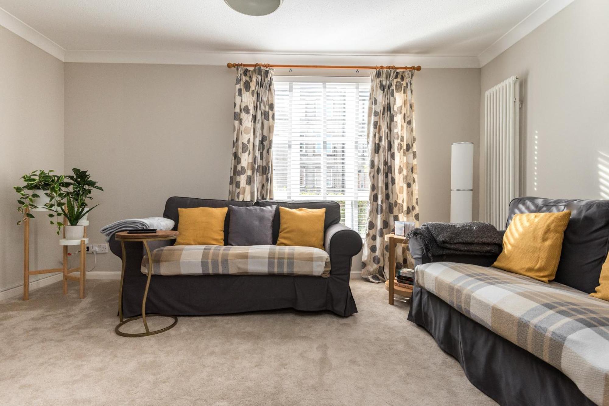 Cosy Roseburn Apartment, - 2 Bedrooms, Free Parking * Edinburgh