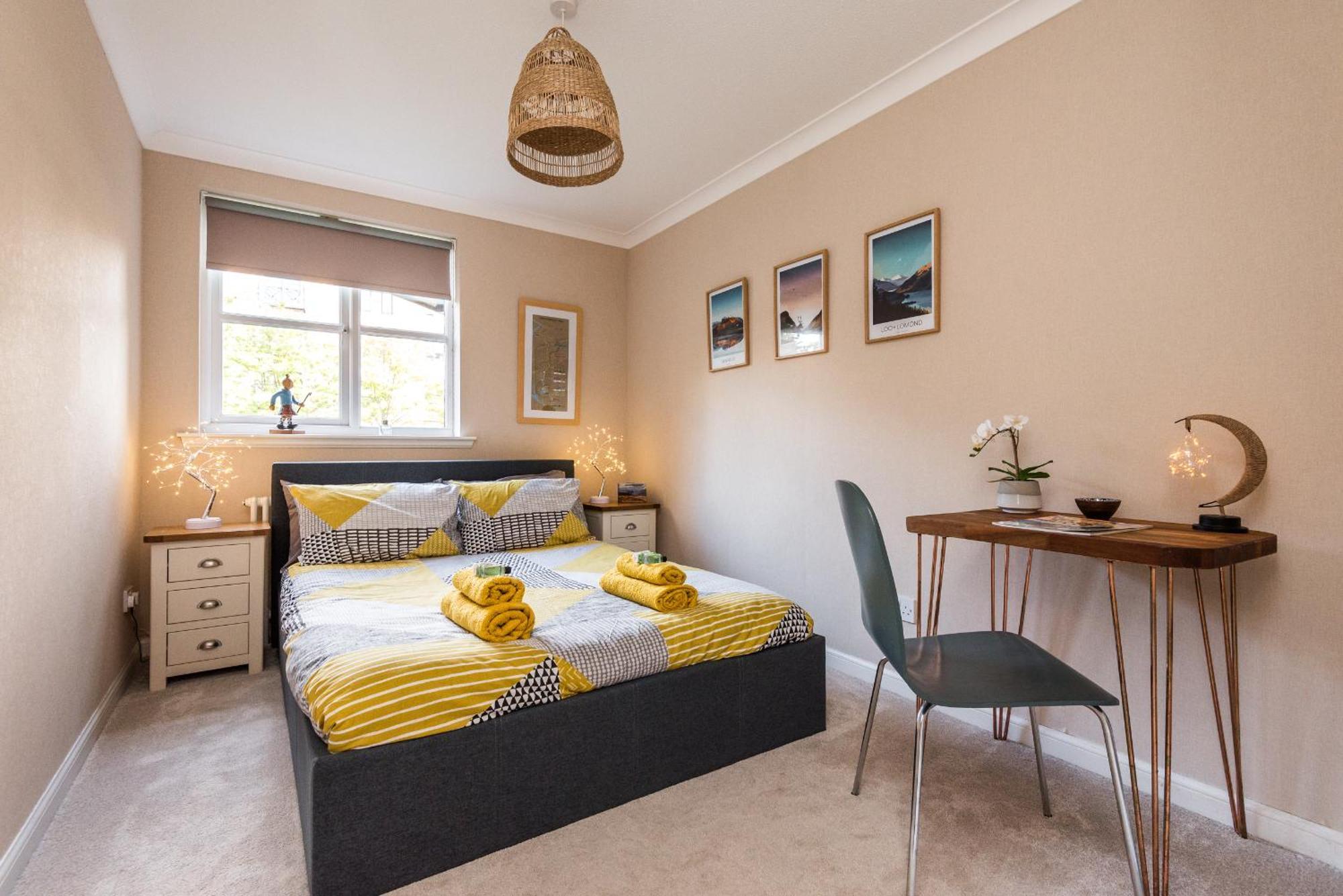 Cosy Roseburn Apartment, - 2 Bedrooms, Free Parking Apartment *