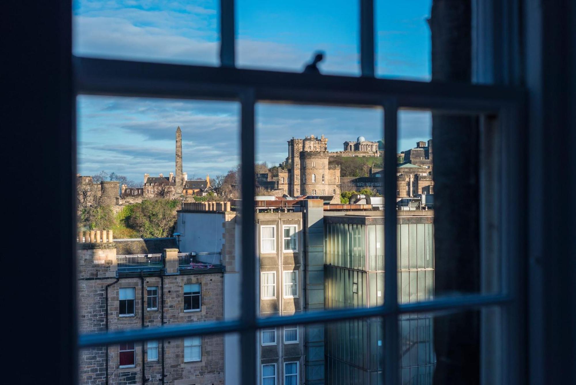 Quiet, 2 Bedroom Royal Mile Gem * Edinburgh