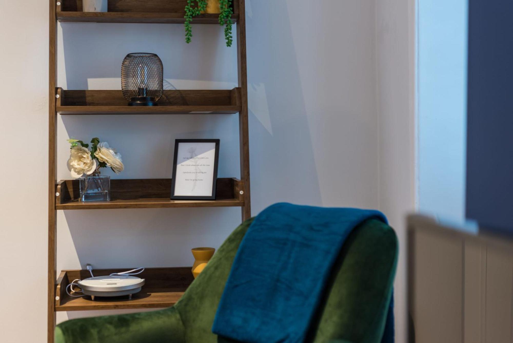 Quiet, 2 Bedroom Royal Mile Gem Apartment