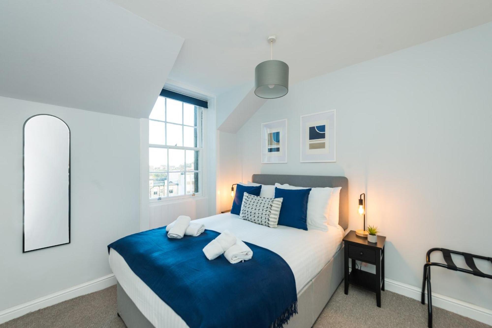 Quiet, 2 Bedroom Royal Mile Gem *