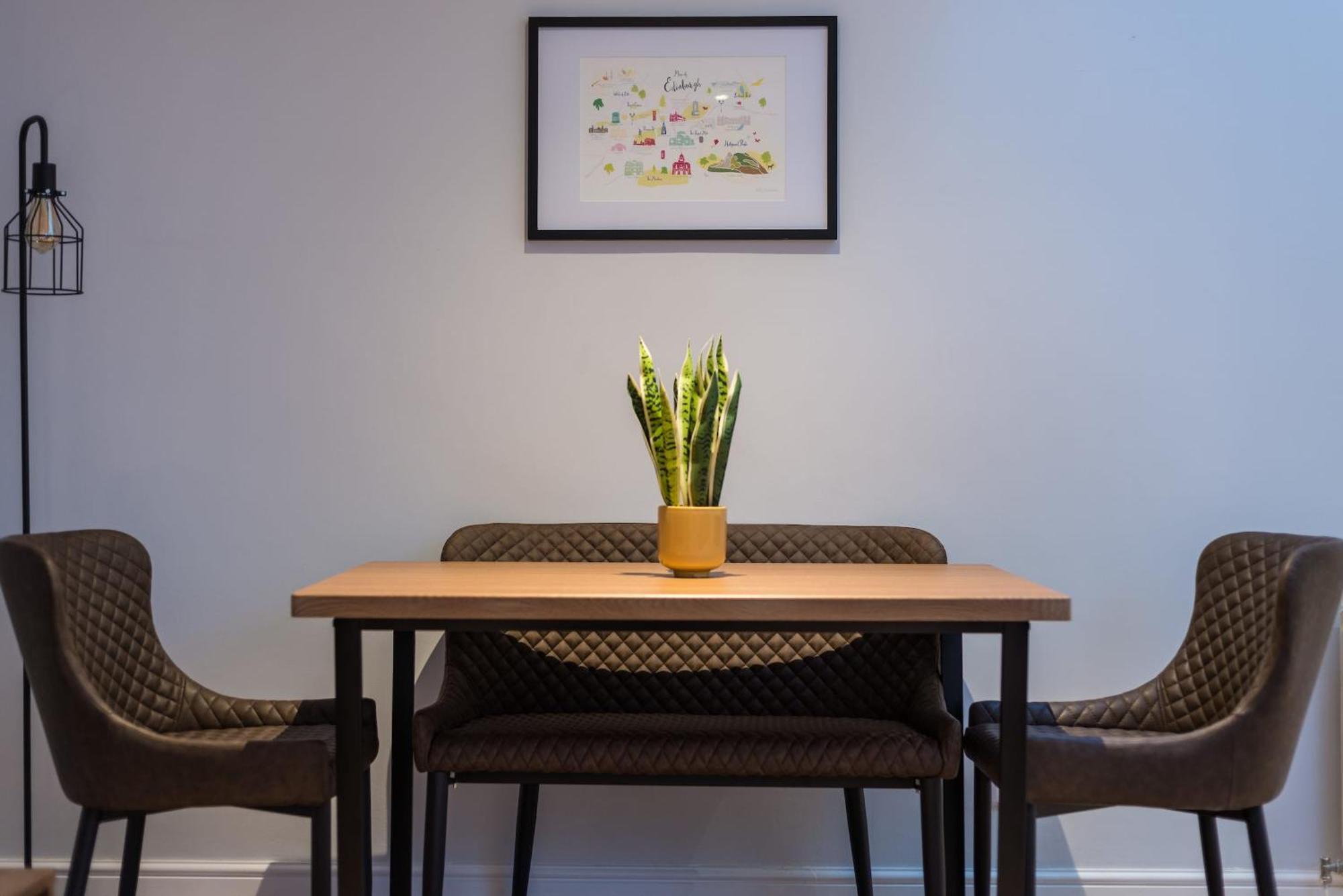 Apartment Quiet, 2 Bedroom Royal Mile Gem *