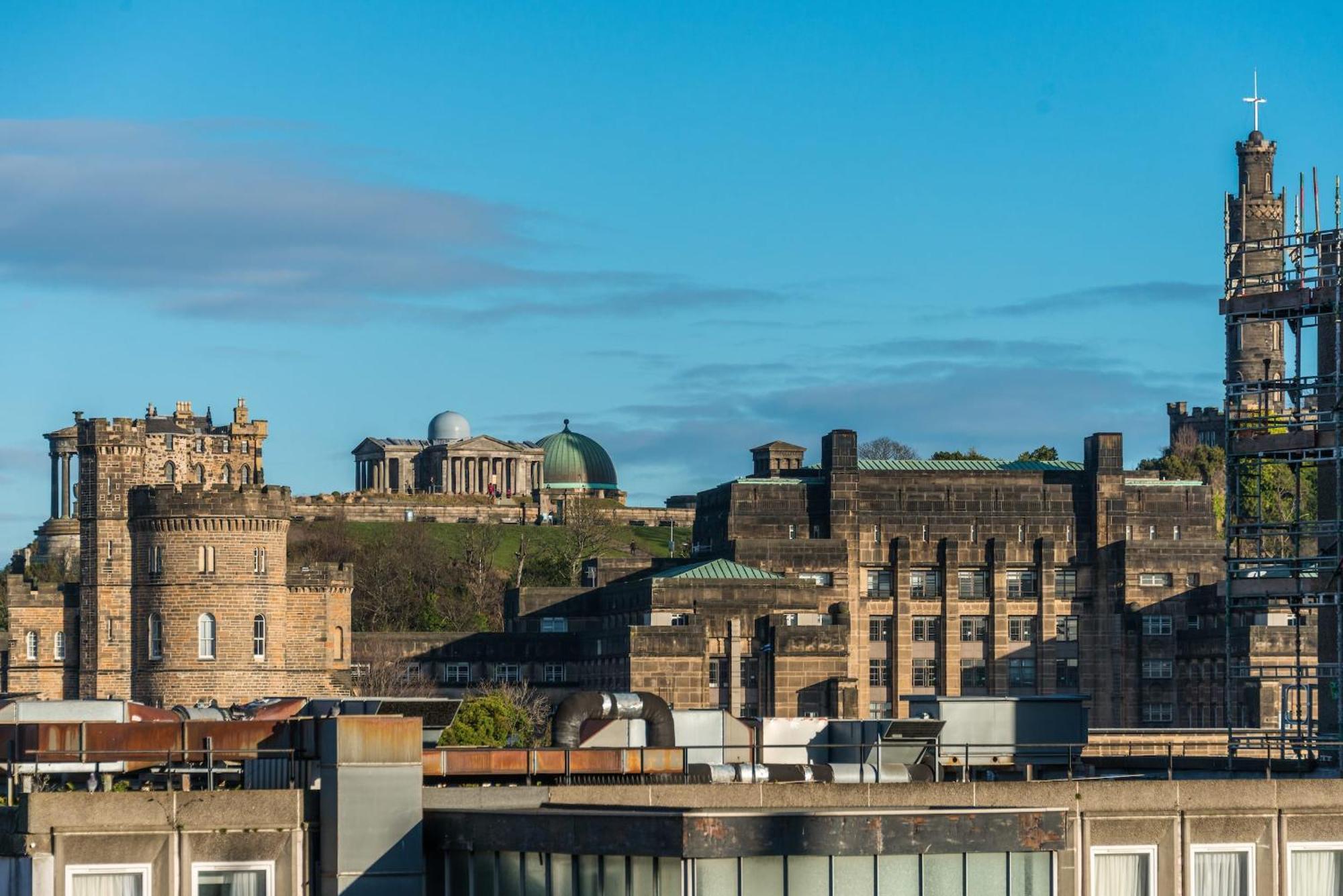 Quiet, 2 Bedroom Royal Mile Gem * Edinburgh