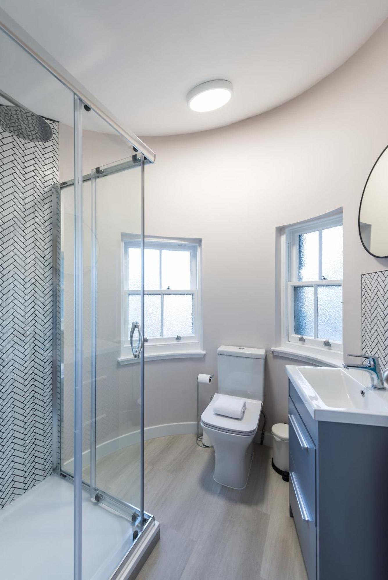 Quiet, 2 Bedroom Royal Mile Gem Apartment Edinburgh