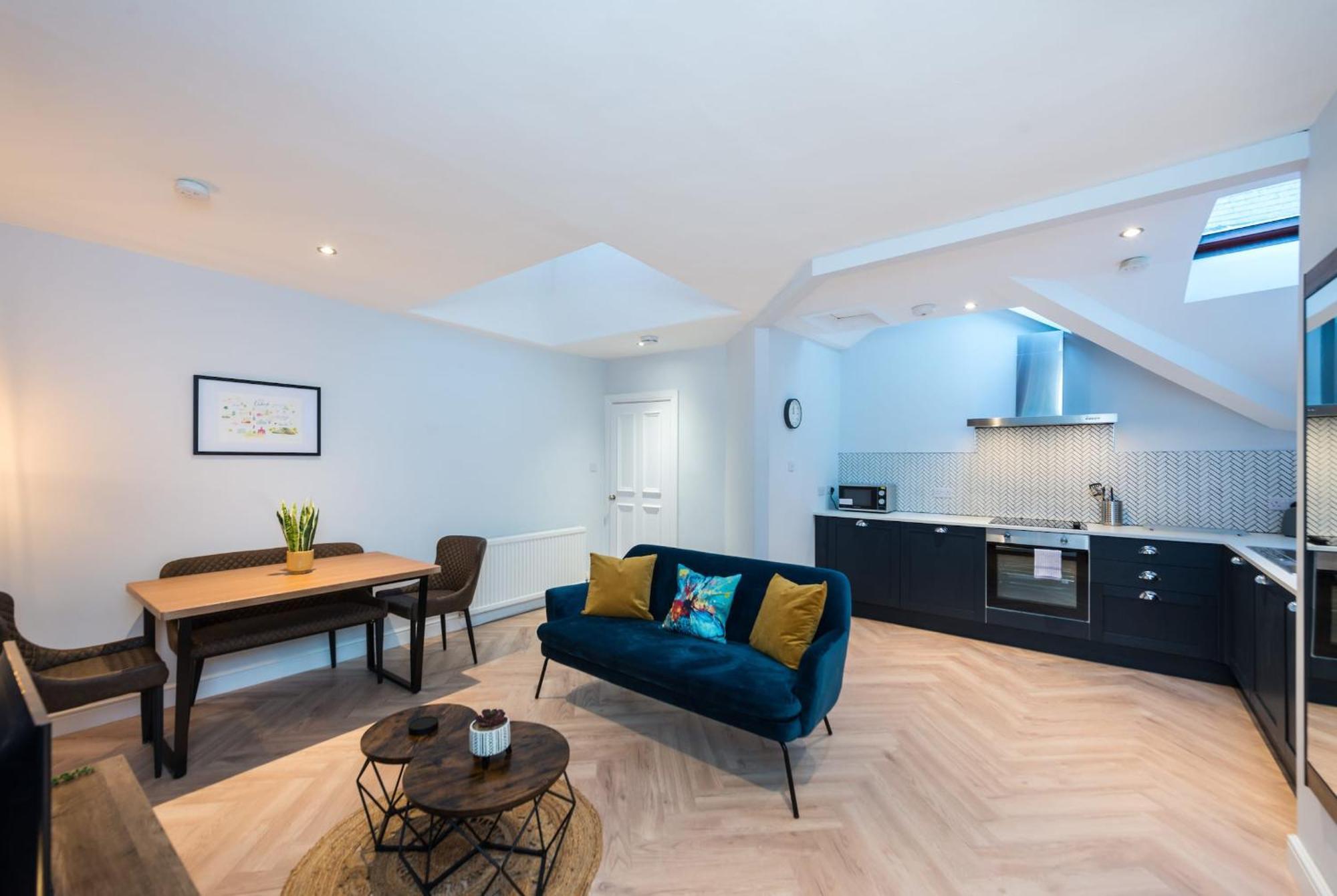 Quiet, 2 Bedroom Royal Mile Gem Edinburgh
