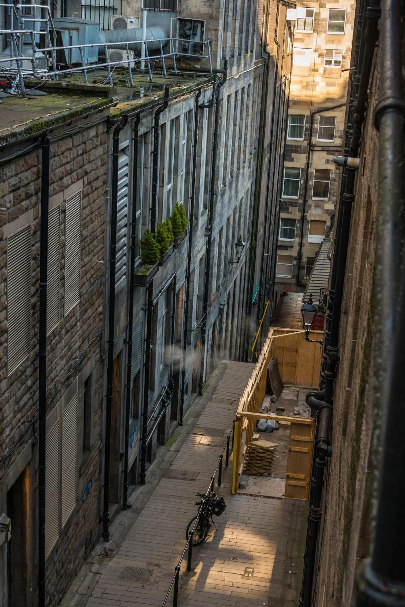 Quiet, 2 Bedroom Royal Mile Gem *