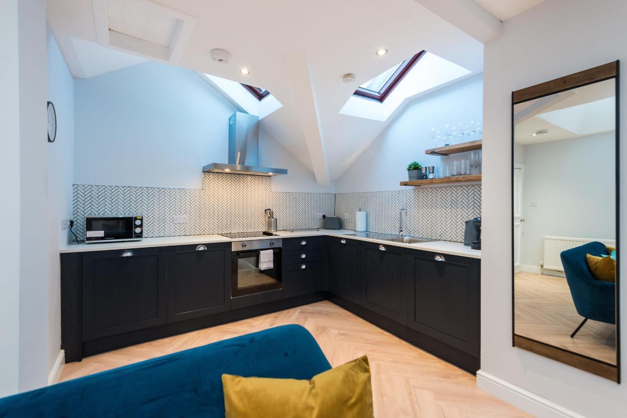 Apartment Quiet, 2 Bedroom Royal Mile Gem Edinburgh