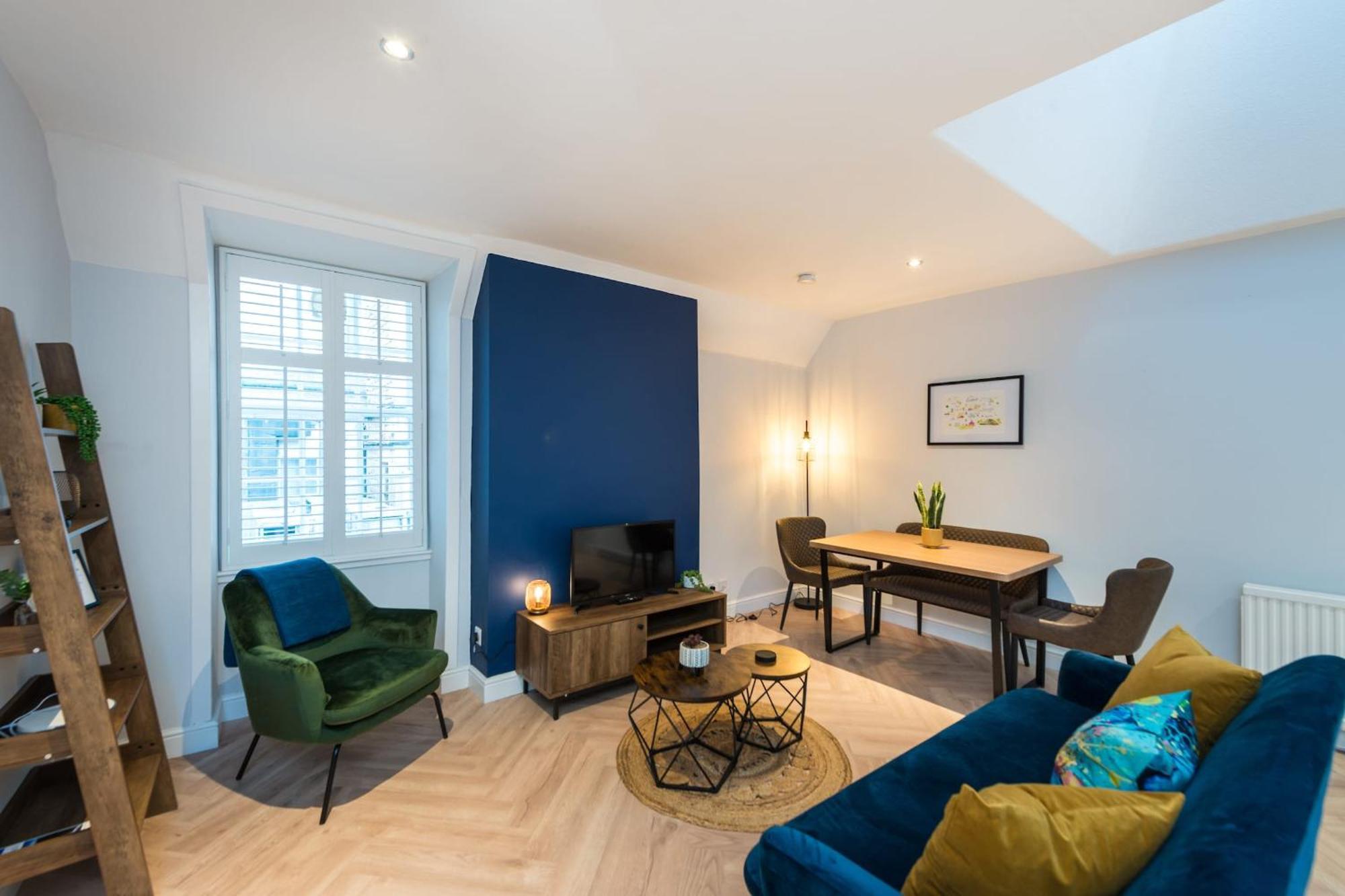 Quiet, 2 Bedroom Royal Mile Gem Apartment Edinburgh