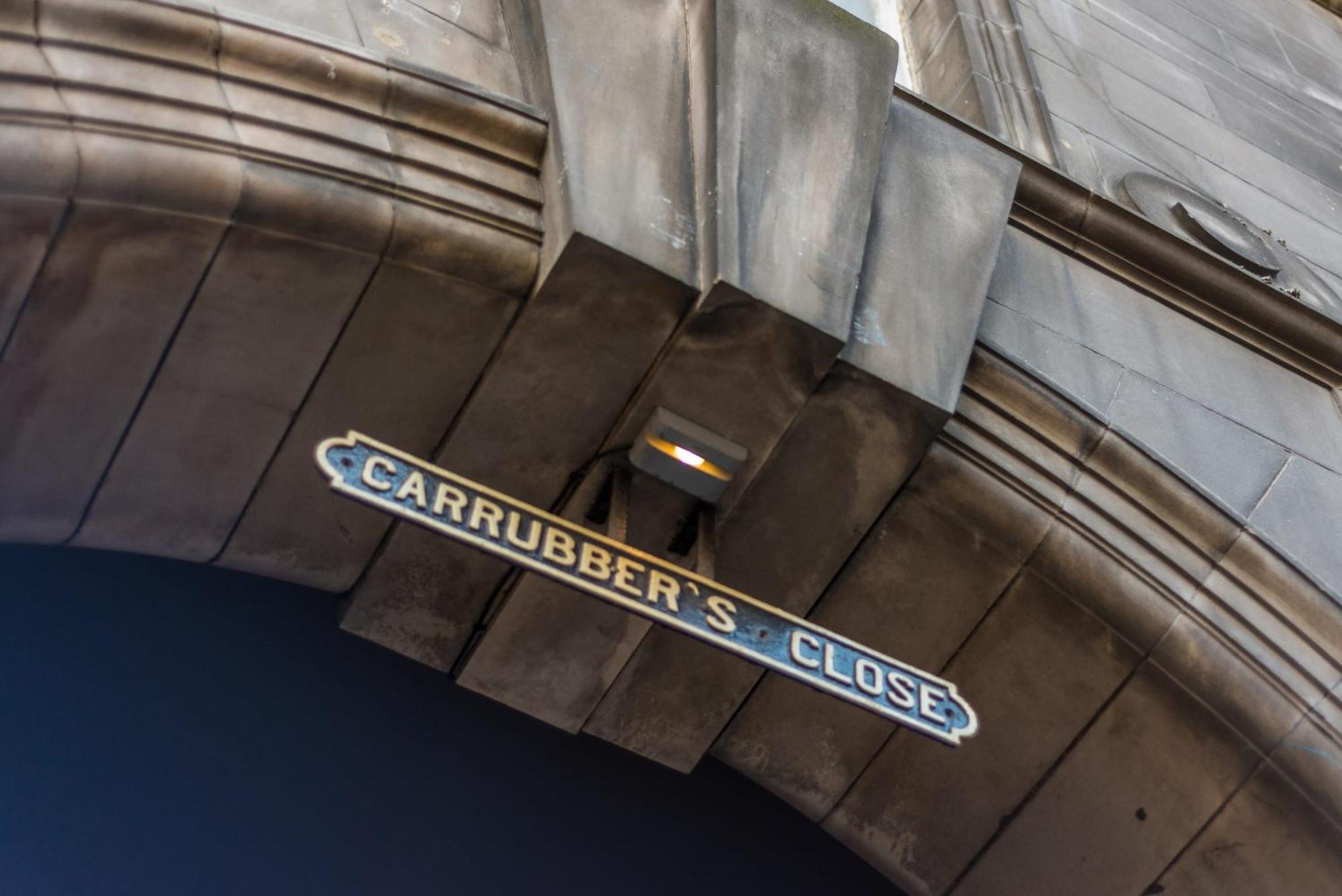 Quiet, 2 Bedroom Royal Mile Gem Apartment