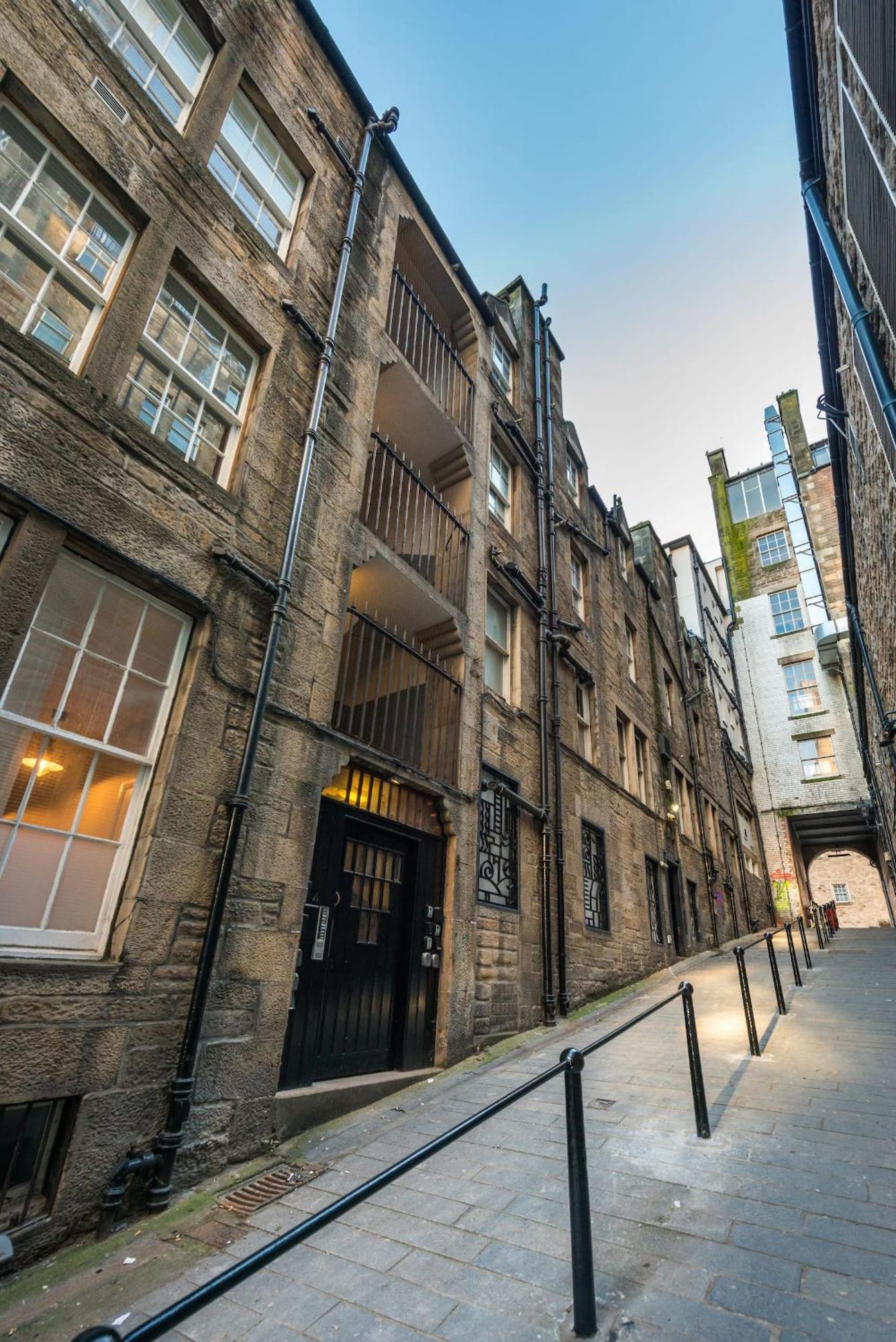 Apartment Quiet, 2 Bedroom Royal Mile Gem Edinburgh