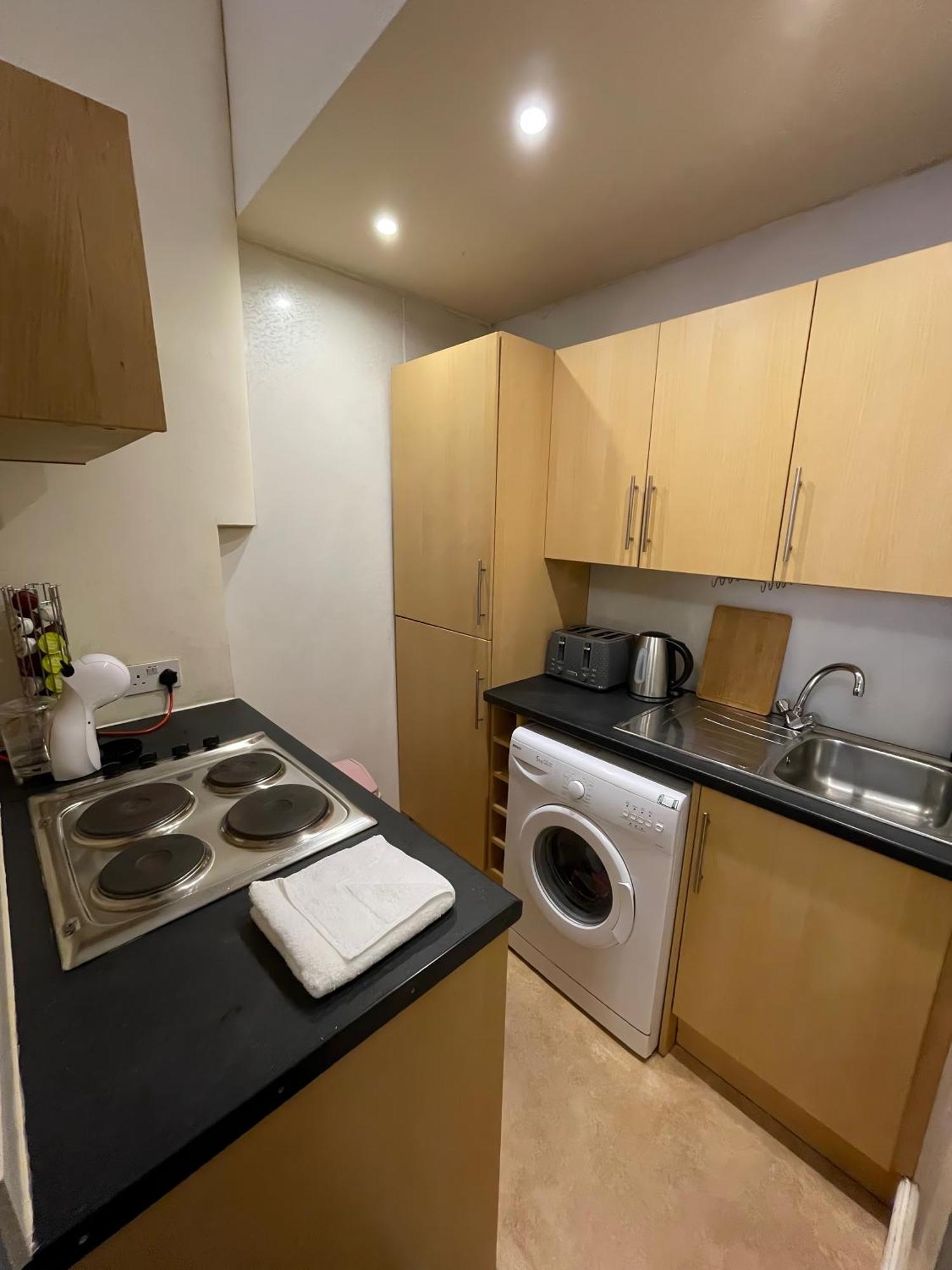 Comfy 2 Bedroom Flat Near City Center