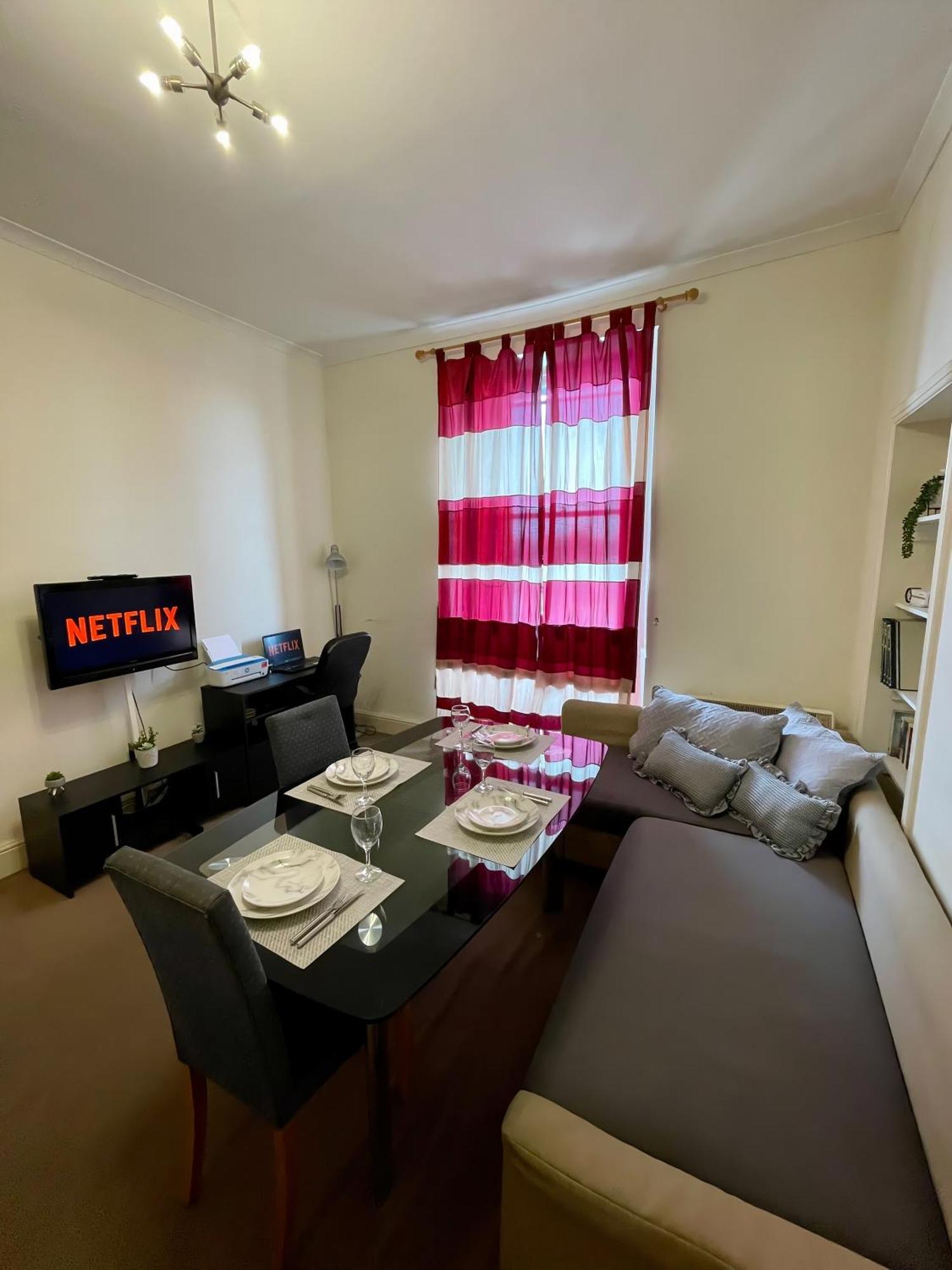 Comfy 2 Bedroom Flat Near City Center Apartment Edinburgh