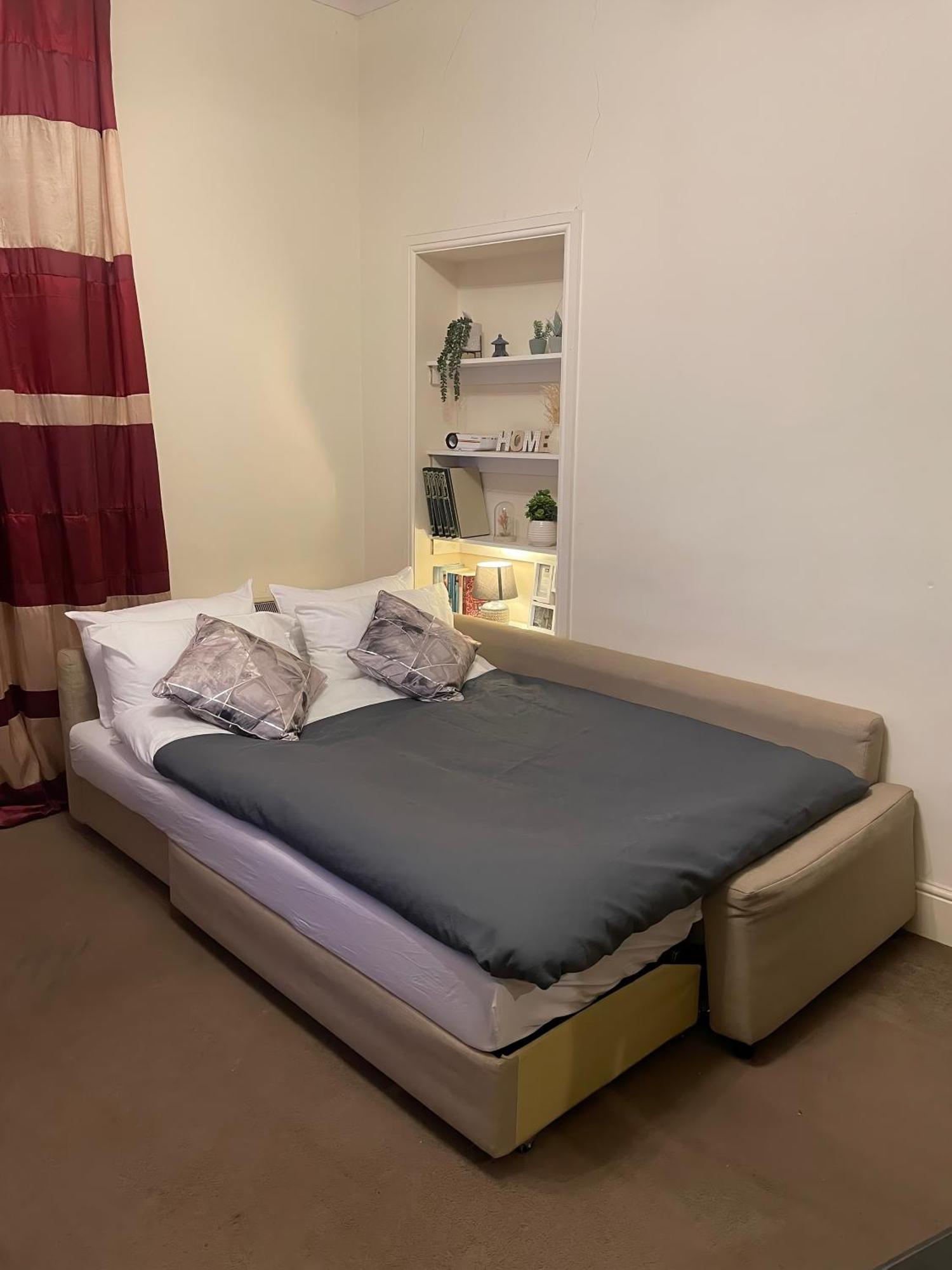 Apartment Comfy 2 Bedroom Flat Near City Center *