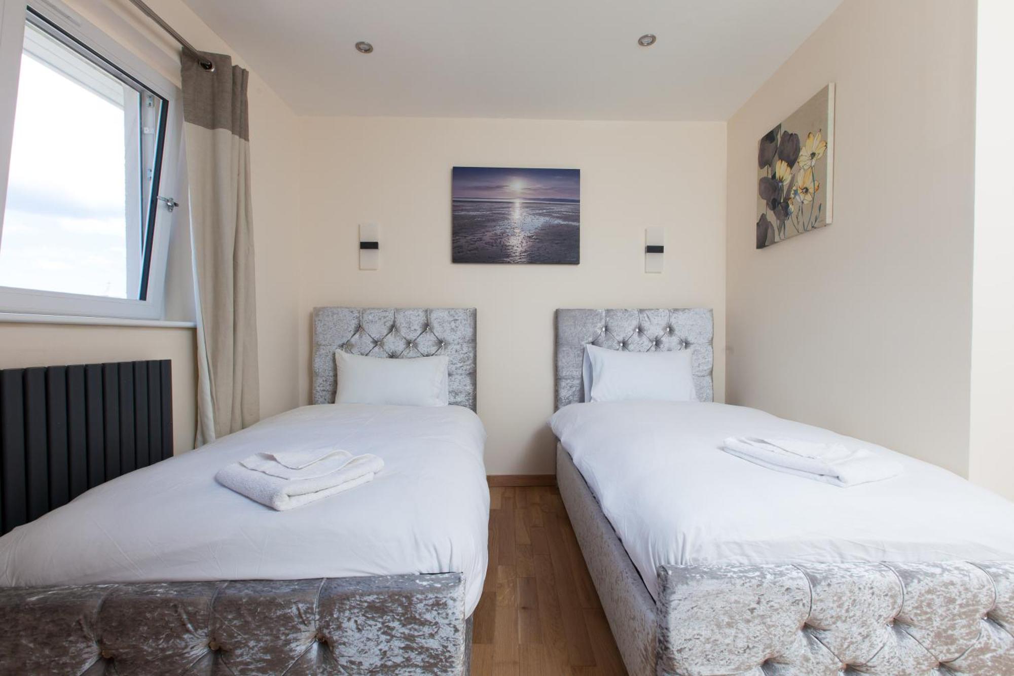 Luxury Arthur Seat Viewtownhouse With A Hot Tub