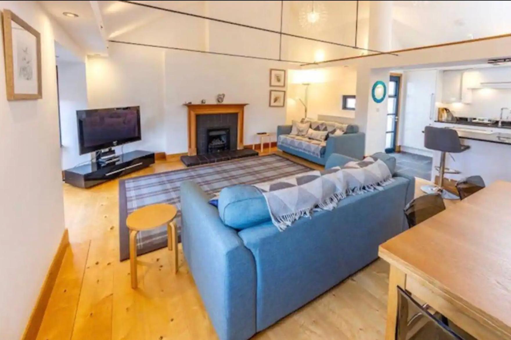 Cozy Mezzanine In Edinburgh's Old Town EDI